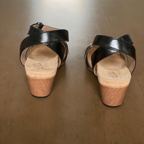 Life Stride Black Max Sandal - Picture 4 of 6